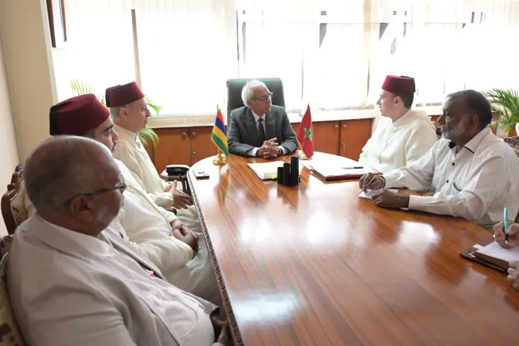 استقبال وفد عن مؤسسة محمد السادس للعلماء الأفارقة بالقصر الرئاسي في بورت لويس