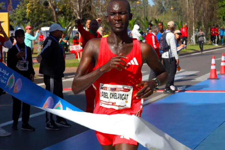 ماراطون الرباط الدولي 2025.. فوز العداءين الأوغندي أبيل شيلانغات والمغربية رحمة الطاهيري بلقب الدورة الثامنة