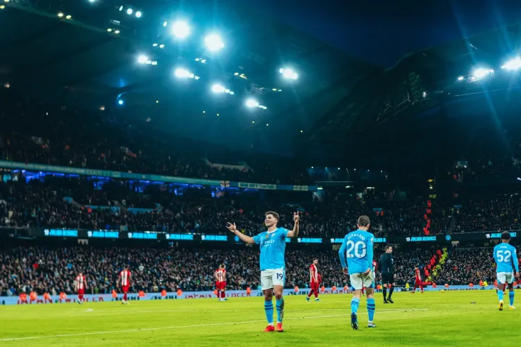 خوليان ألفاريس يقود مانشستر سيتي للفوز على شيفيلد يونايتد