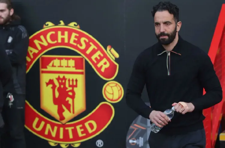 مانشستر يونايتد يقيل مدربه روبن أموريم