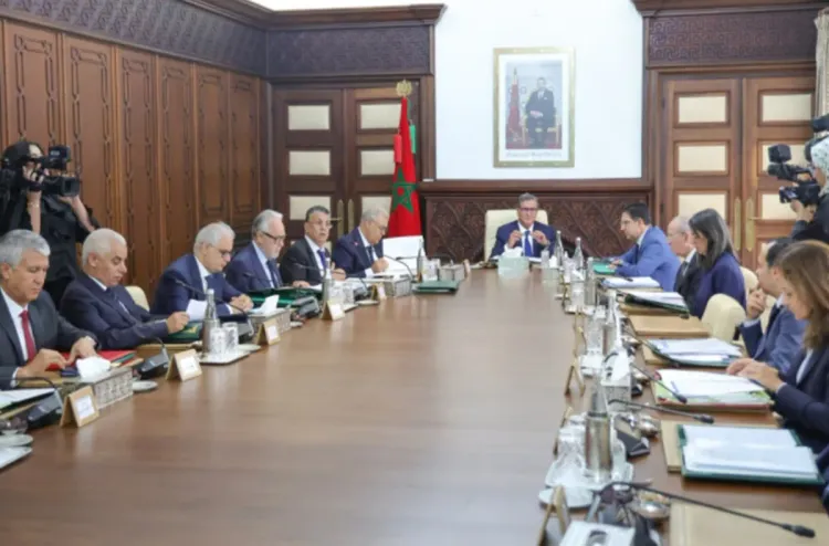 مجلس الحكومة يصادق على مشروع مرسوم يتعلق بتخويل تعويض لفائدة أعضاء اللجنة الدائمة لتجديد وملاءمة المناهج والبرامج ومجموعات العمل المحدثة لديها