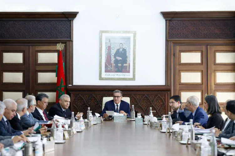 مشاريع المراسيم المتعلقة بالنظام الأساسي الخاص بموظفي الوزارة المكلفة بالتربية الوطنية المصادق عليها من قبل الحكومة