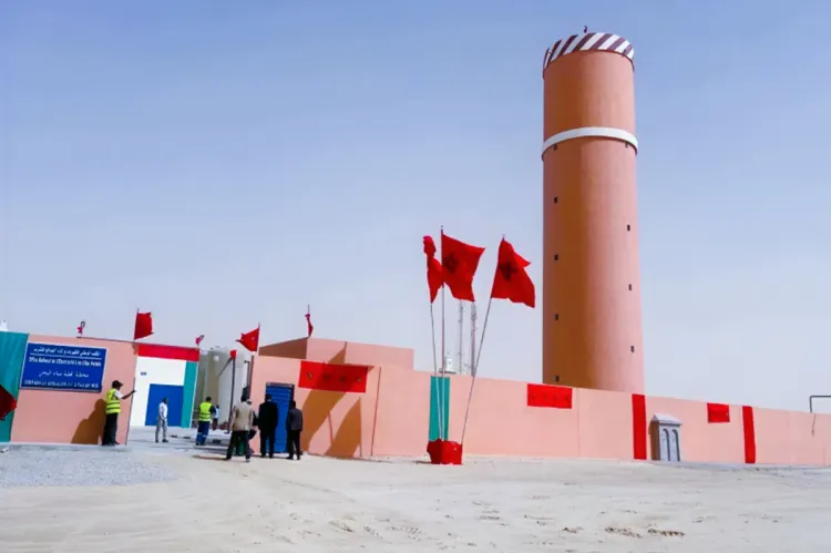 السيد عبد الرحيم الحافظي يعطي الانطلاقة لتشغيل محطة تحلية مياه البحر بالمركز الحدودي الكركرات