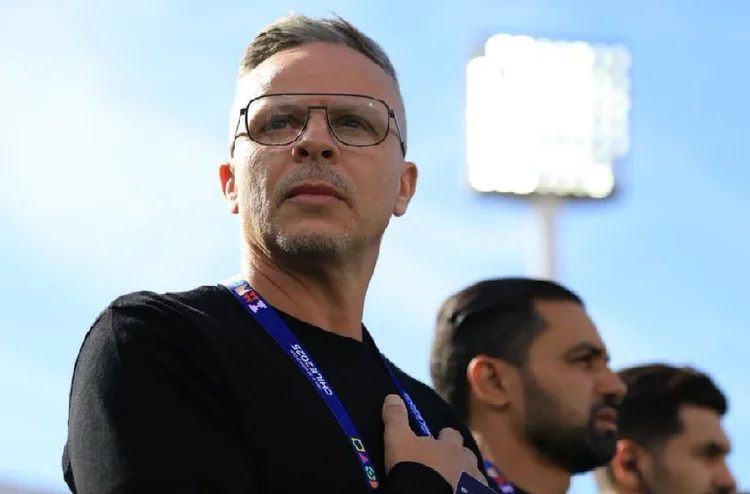 محمد وهبي ..الربان الذي يقود سفينة "أشبال الأطلس" إلى أعلى مدارج المجد الكروي