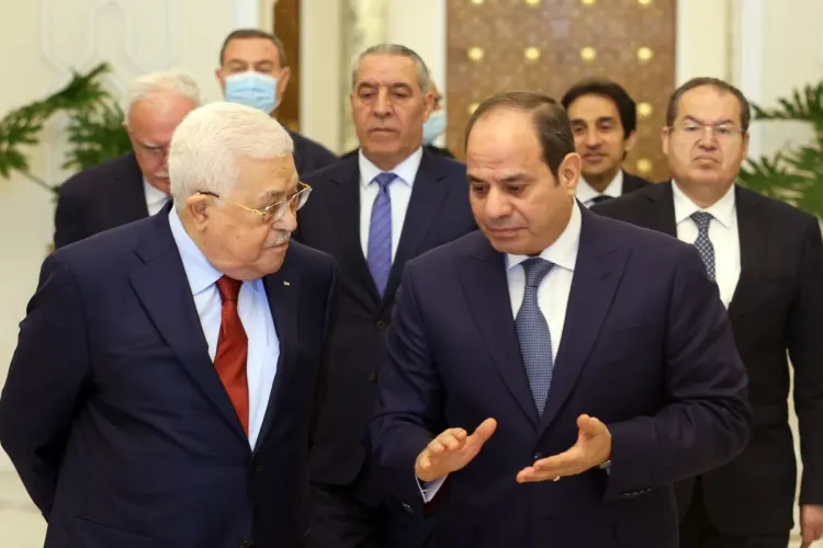 مصر تجمع محمود عباس بقادة الفصائل الفلسطينية