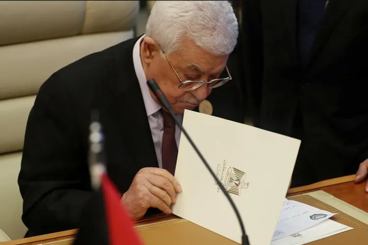 رئيس الوزراء الفلسطيني يقدم استقالة حكومته للرئيس محمود عباس