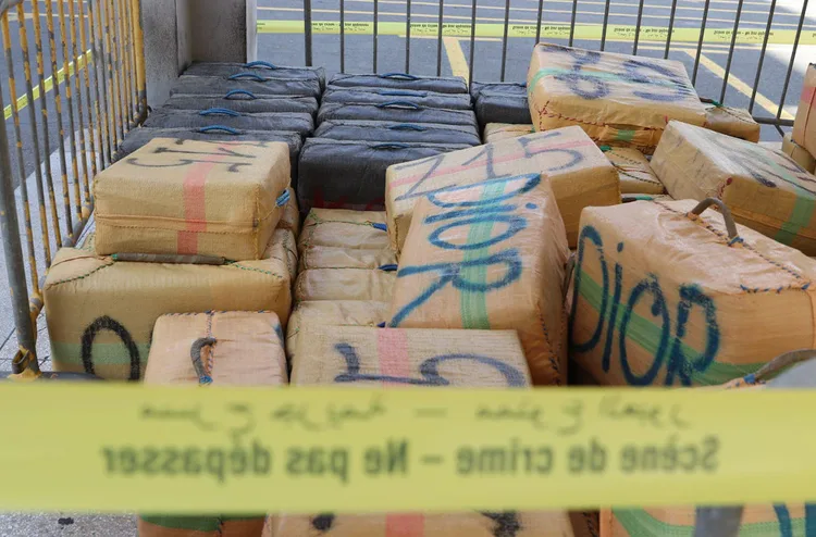 إحباط محاولة للتهريب الدولي ل5 أطنان من مخدر الشيرا بميناء طنجة المتوسط