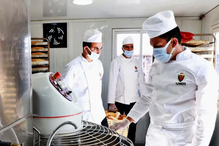 مديرية الأمن الوطني تعبئ وحدتين متنقلتين لإعداد الطعام لفائدة المتضررين من الزلزال