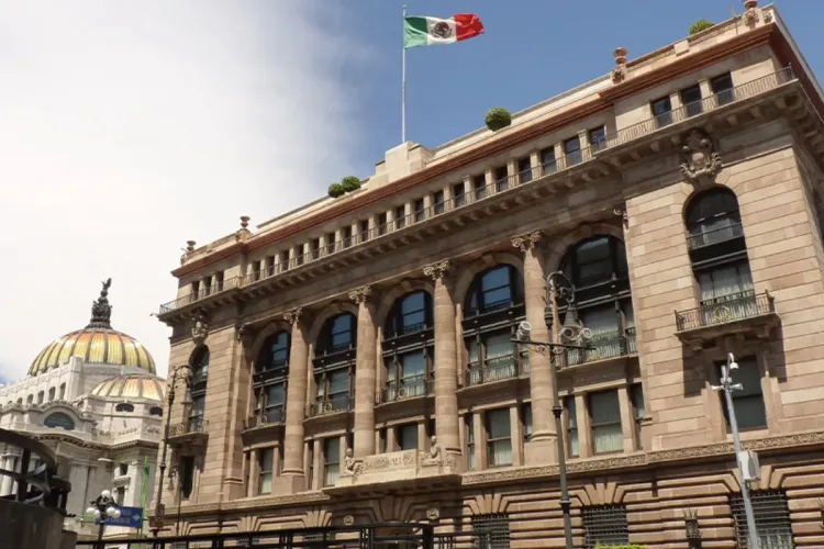 البنك المركزي المكسيكي : النزاع الروسي الأوكراني يشكل خطرا على النشاط الإنتاجي للبلاد