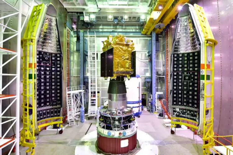 الهند تطلق مسبارا فضائيا في أول مهمة لها لدراسة الشمس