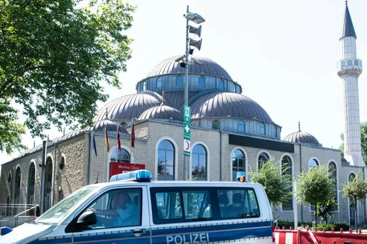 ألمانيا.. الشرطة تعتقل شخصا حاول إضرام النار في مسجد