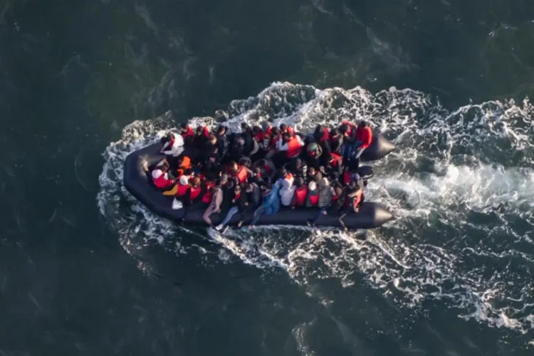 فرنسا: مصرع شخص إثر غرق مركب كان يقل أزيد من 60 مهاجرا عبر المانش