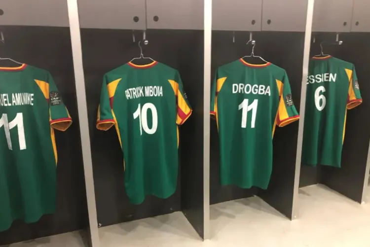 دعوة مصطفى حجي للعب في مباراة استعراضية تجمعه مع إيتو وباتريك مبومبا