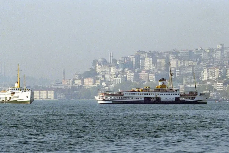 تركيا ترفع رسوم عبور السفن عبر مضيقي البوسفور والدردنيل بنسبة 15 بالمائة