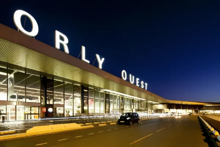 فرنسا: إلغاء 70 في المائة من الرحلات يوم السبت في باريس-أورلي بسبب إضراب لمراقبي الحركة الجوية