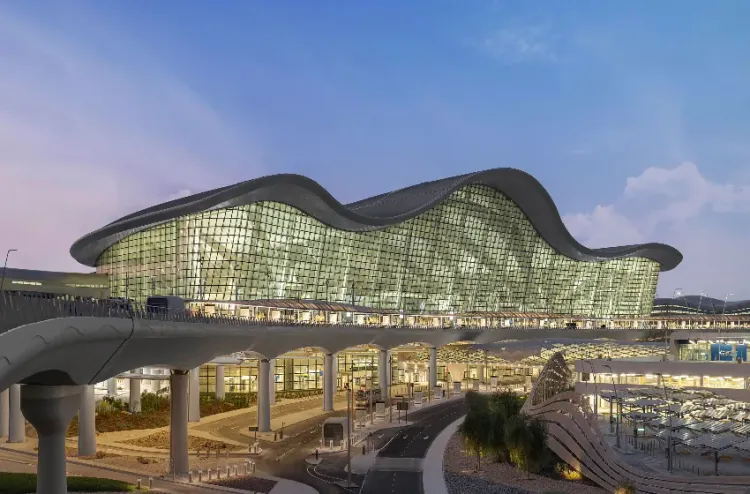 مقتل شخص وإصابة 7 آخرين جراء اعتراض مسيرة استهدفت مطار زايد الدولي (رسمي)