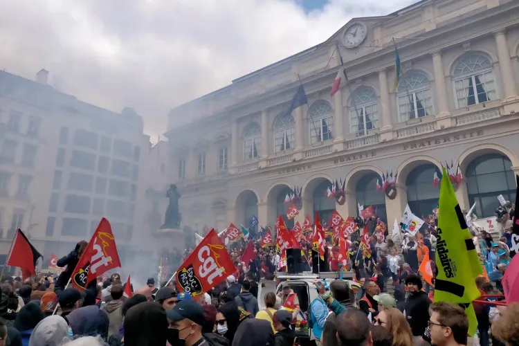 مظاهرات فاتح ماي بفرنسا تخلف إصابة 200 متظاهر