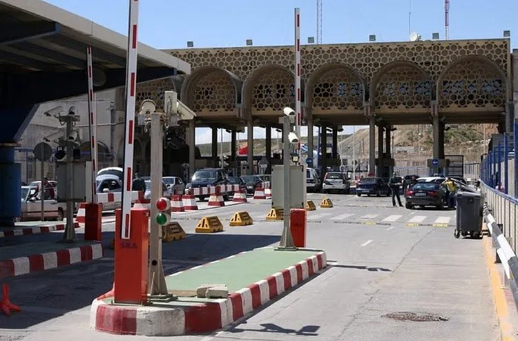 معبر باب سبتة: إجهاض محاولة لتهريب أزيد من 74 ألف قرص مخدر وأزيد من كيلوغرام من مخدر الكوكايين