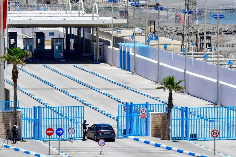 في عملية مشتركة بين الجمارك والأمن الوطني .. حجز 18 كلغ من مخدر الشيرا بمعبر باب سبتة