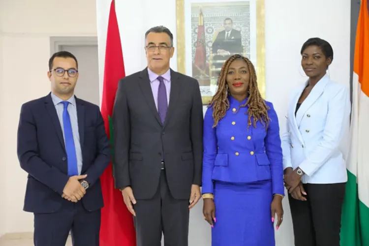 معرض النقل الأفريقي 2022 : الوفد المغربي يجري محادثات مع عدد من المسؤولين الإيفواريين