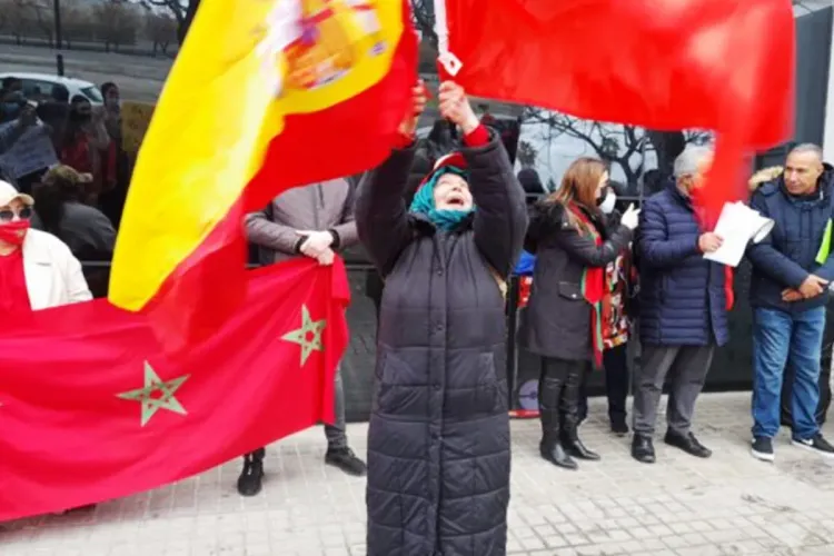 قضاء إسبانيا يرفض الإفراج عن "المهاجرين المغاربة" والتحقيق مع طاقم الطائرة