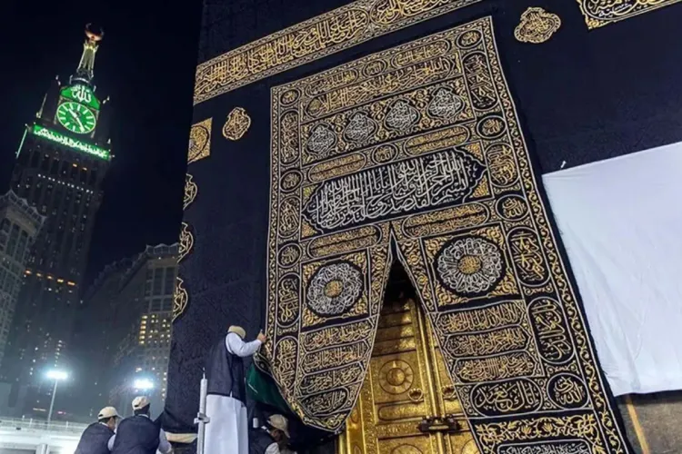 الملايين يتوافدون على الحرم المكي لحضور ختم القرآن في ليلة 29 رمضان