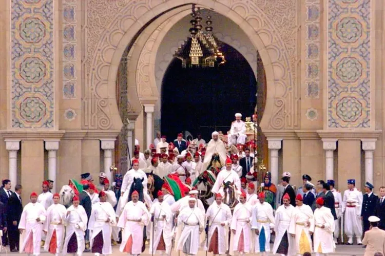 وسم #الشعب_يبايع_ملكه يتصدر تويتر قبل أيام من عيد العرش