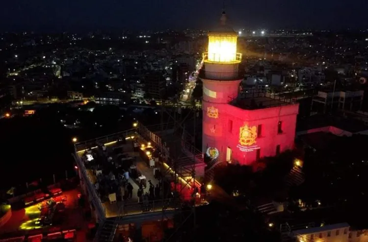 منارة ماميل الشهيرة في دكار تتزين بألوان المغرب والسنغال احتفالا بذكرى استقلال المملكة