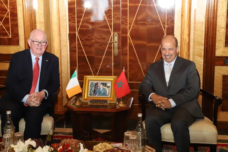 رئيس مجلس المستشارين يتباحث مع رئيس لجنة الشؤون الخارجية والدفاع بمجلس النواب الإيرلندي