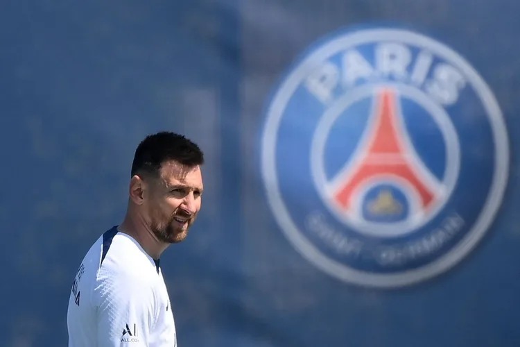 مدرب سان جيرمان يعلن رحيل ميسي