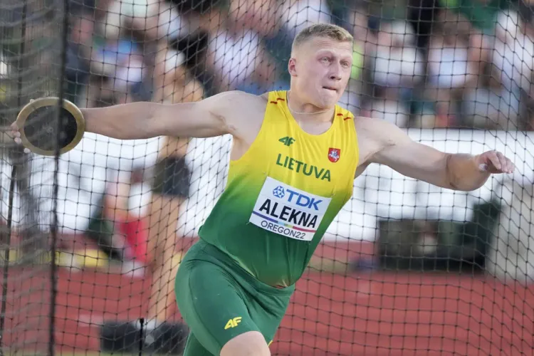 الليتواني ميكولاس أليكنا يحطم الرقم القياسي العالمي في رمي القرص