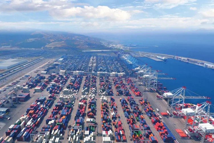 ميناء طنجة-المتوسط عزز نموه بمعالجة 8,6 مليون حاوية خلال عام 2023