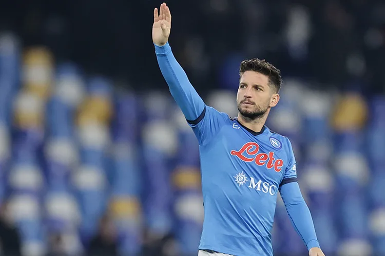 البلجيكي درايز ميرتنز يعلن رحيله عن نادي نابولي