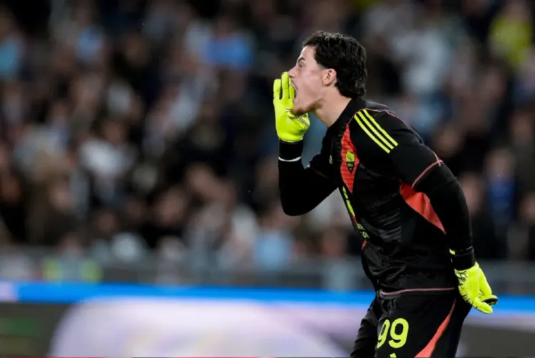 نادي روما الإيطالي يمدد عقد حارسه الصربي ميل سفيلار حتى عام 2030