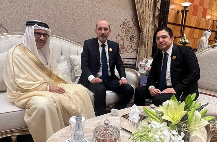 السيد ناصر بوريطة يجري مباحثات مكثفة على هامش اجتماع وزراء الخارجية العرب بجدة