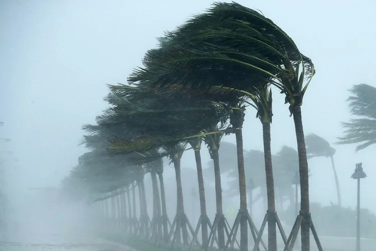 نشرة إنذارية: رياح قوية مع تطاير الغبار وزخات مطرية قوية أحيانا رعدية مرتقبة اليوم الإثنين بعدد من أقاليم المملكة