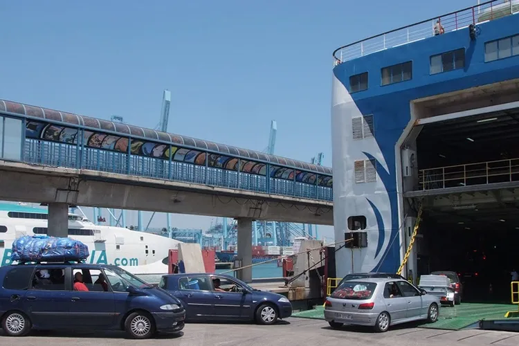 استئناف الربط البحري بين المغرب وإسبانيا ابتداء من الغد