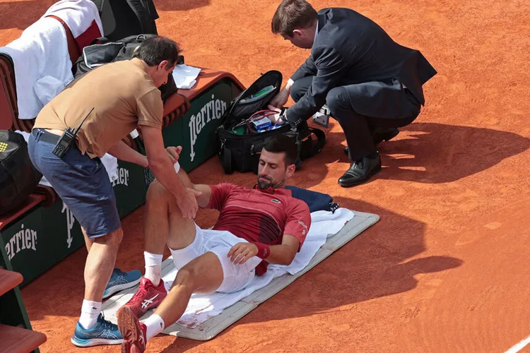 ديوكوفيتش يؤكد نجاح عملية جراحية في ركبته من دون تحديد موعد عودته