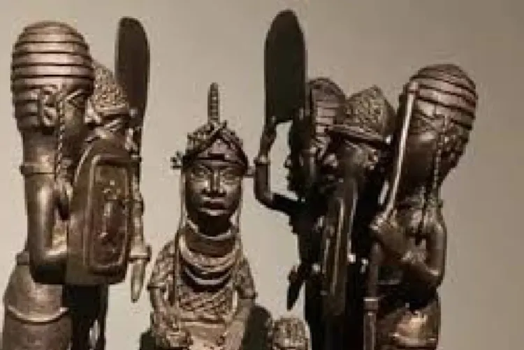 نيجيريا تسترد مجموعة من 119 قطعة برونزية محجوزة في متحف هولندي