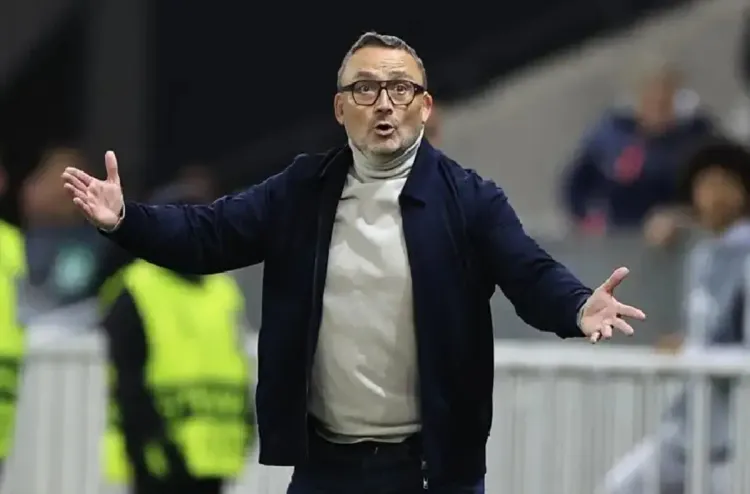 نيس الفرنسي يعلن رحيل مدربه فرانك إيز