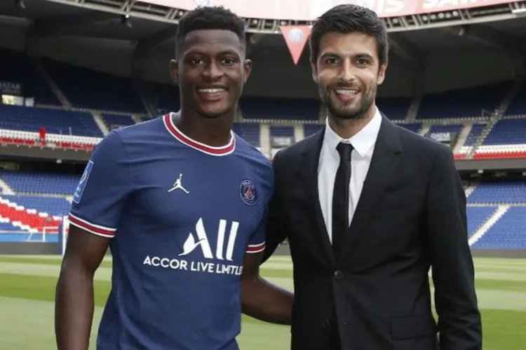 باريس سان جرمان يؤكد تعاقده مع البرتغالي نونو منديش