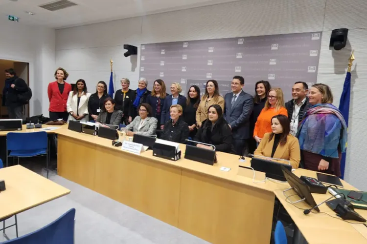 المغرب وفرنسا .. وفد برلماني يتباحث مع أعضاء المجموعة البرلمانية المكلفة بحقوق النساء والمساواة