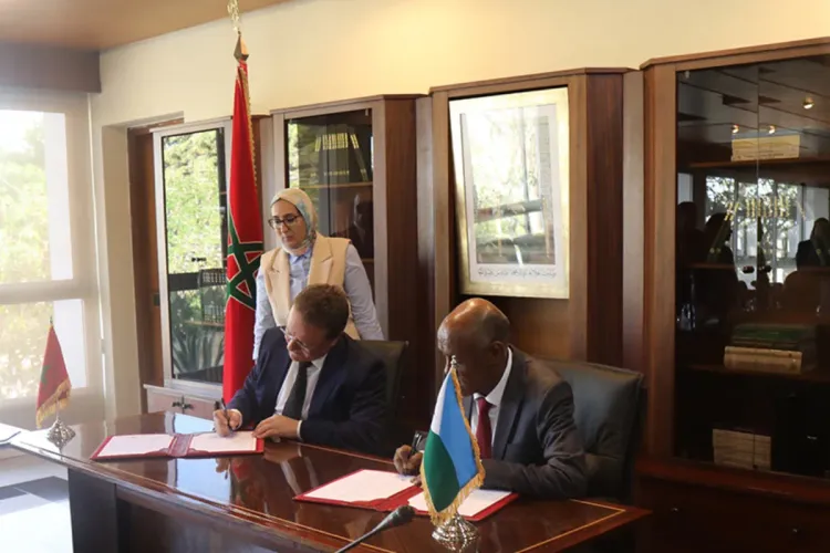 السيد محمد عبد الجليل يوقع اتفاقية تعاون مع وزير البنيات التحتية والتجهيز الجيبوتي