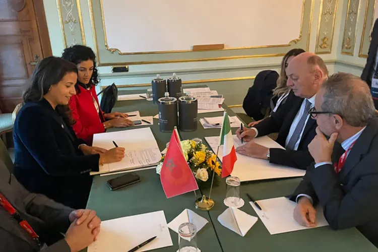 السيدة ليلى بنعلي توقع مذكرة تفاهم مع وزير البيئة وأمن الطاقة الإيطالي