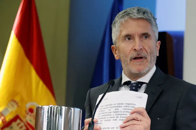 وزير الداخلية الإسباني يشيد بجهود المغرب في محاربة الهجرة غير الشرعية