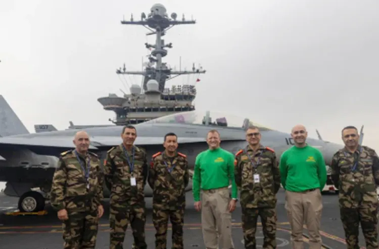 وفد من القوات المسلحة الملكية يقوم بزيارة على متن حاملة الطائرات الأمريكية "يو إس إس هاري ترومان " في عرض ساحل الحسيمة