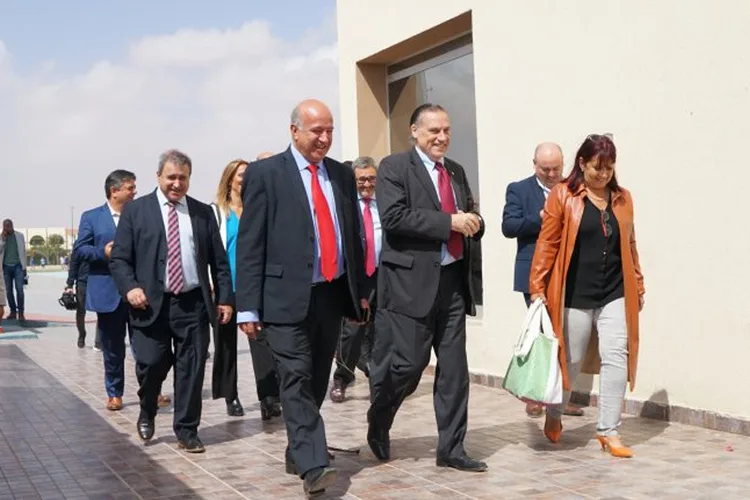 وفد برلماني أوروغوياني يطلع على الدينامية التنموية بجهة العيون الساقية الحمراء