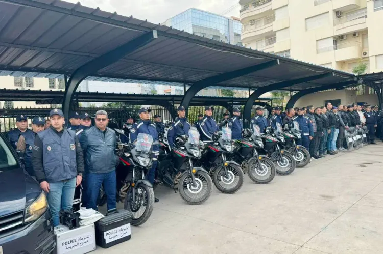 توقيف ثلاثة أشخاص للاشتباه في تورطهم في الاختطاف والاحتجاز وتنظيم الهجرة غير الشرعية والاتجار بالبشر