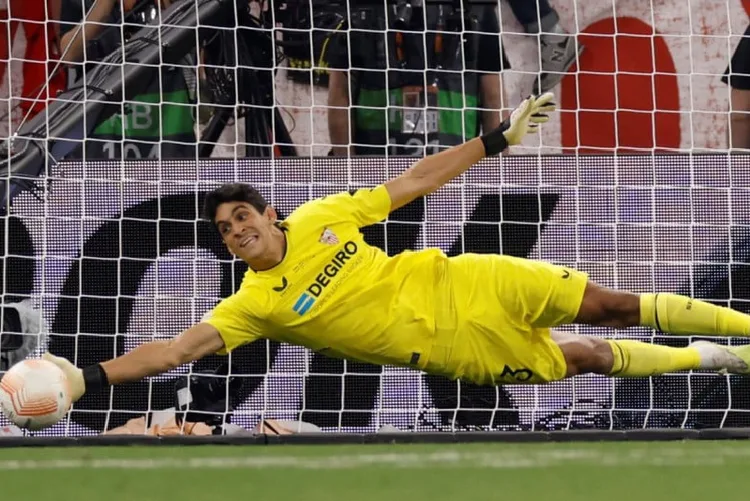 ياسين بونو.. سيد التصديات لركلات الجزاء بلا منازع (ماركا)