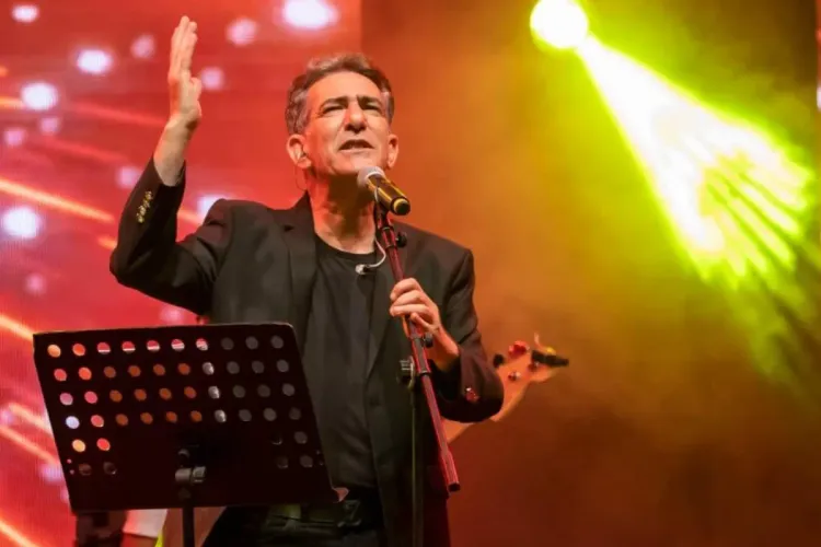 نعمان لحلو يتحف جمهور المهرجان الوطني للفنون الشعبية بباقة من أغانيه الجميلة